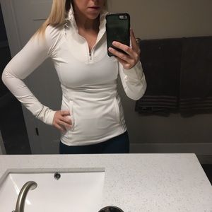 Lululemon Rain on Train on Pull over size 4 WHITE